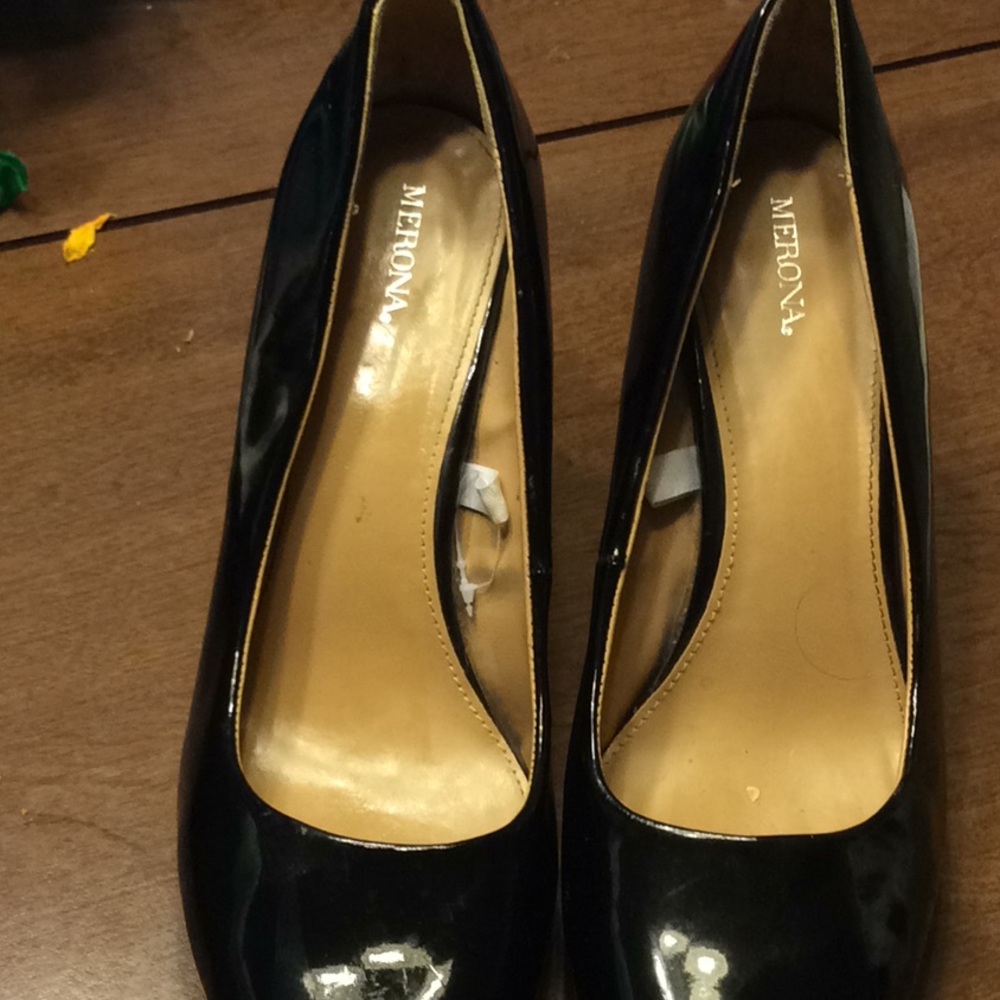 Black patent leather high heel shoes